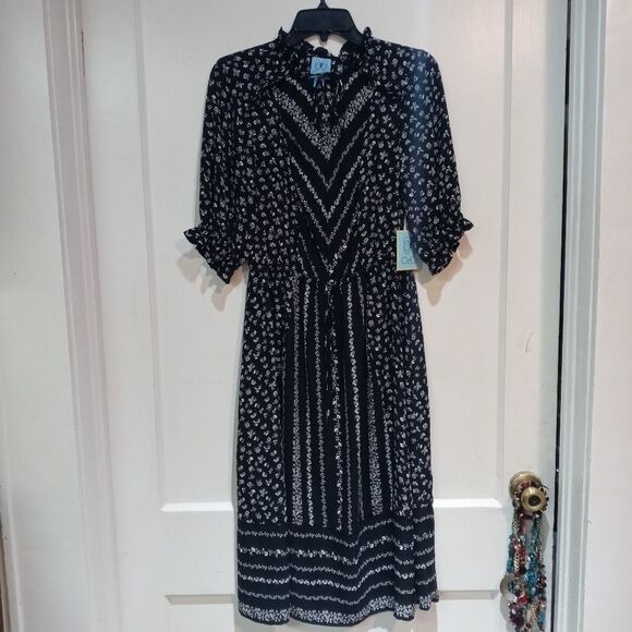 CeCe Ruffle Sleeve V-Neck Print Mix Dress - Picture 4 of 13